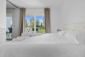 Postel nebo postele na pokoji v ubytování Alcazaba Lagoon Luxury Retreat + 17 fotografií