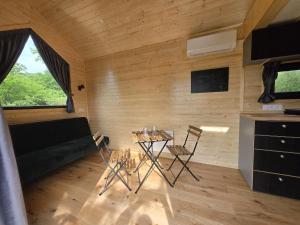 TV a/nebo společenská místnost v ubytování In the Wild Volcano Sea Side