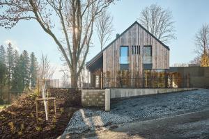 El edificio en el que está la villa