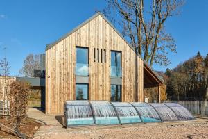 El edificio en el que está la villa