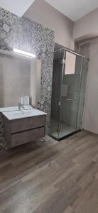 Koupelna v ubytování Infinity 2bedroom Newly built Apartment + 20 fotografií