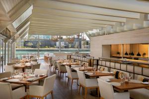 Εστιατόριο ή άλλο μέρος για φαγητό στο Beach Rotana - Abu Dhabi