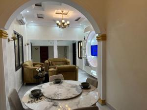 Istumisnurk majutusasutuses villa-SCIM