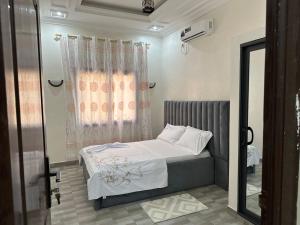 Voodi või voodid majutusasutuse villa-SCIM toas