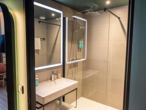 Koupelna v ubytování Novotel Rouen Centre Cathédrale + 177 fotografií