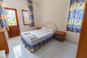 a small bedroom with a bed and a window at Flower Villa Apart in Kemer