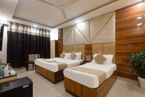 Ένα ή περισσότερα κρεβάτια σε δωμάτιο στο Hotel Caves Premium Near Delhi Airport