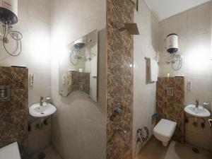 Ένα μπάνιο στο Hotel Caves Premium Near Delhi Airport
