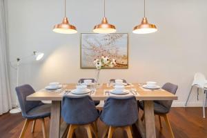 Χώρος καθιστικού στο FAM Living City Walk - Opposite City Walk Mall - 2A