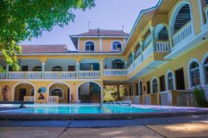 Πισίνα στο ή κοντά στο Manyatta Hotels & Apartments