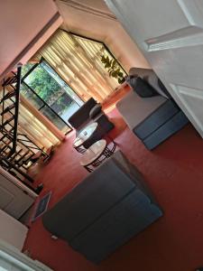 an overhead view of a living room with furniture at Rustic Palms in Thāl