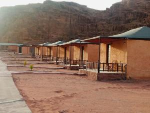 Nespecifikovaný výhled na hory nebo výhled na hory při pohledu z luxury tent