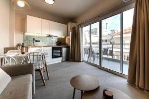 Η κουζίνα ή μικρή κουζίνα στο Preveza Central Stay 7 +20 φωτογραφίες