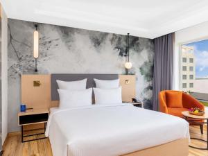 Ένα ή περισσότερα κρεβάτια σε δωμάτιο στο Novotel Jaipur Convention Centre +98 φωτογραφίες