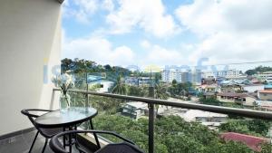 Μπαλκόνι ή βεράντα στο Studio Aston Residence 0206 City View