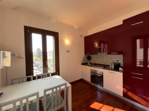 a kitchen with a table and a stove top oven at Teentori in Camposampiero