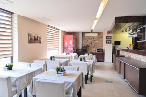 Η κουζίνα ή μικρή κουζίνα στο Хотел Елица