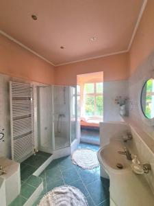 Ένα μπάνιο στο Townhouse in Potsdam-Babelsberg