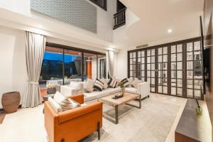 Χώρος καθιστικού στο Laguna Village 4-BR Pool Villa by Stayisle