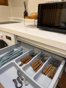 ソウルにあるSodamjae Stay, near Seokchon Lake 5 guestsの包丁・はさみ付きキッチン