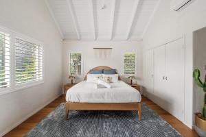 Postel nebo postele na pokoji v ubytování Saltwood Walk to Yallingup Lagoon