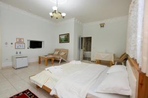 TV a/nebo společenská místnost v ubytování Hotel Familja