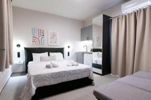 Ένα ή περισσότερα κρεβάτια σε δωμάτιο στο Preveza Central Stay 7