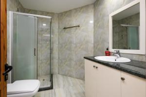 Koupelna v ubytování Hotel Familja + 155 fotografií