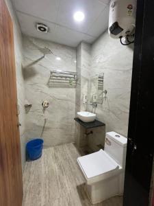 a bathroom with a toilet and a sink at Hotel Moon Mahal in Jaipur