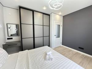 Voodi või voodid majutusasutuse Lux apartment for 4 guests in Auezov city residence toas +3 fotot