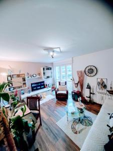 Télévision ou salle de divertissement dans l'établissement UNDER the SKY