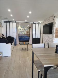 a living room with a couch and a table at Le petit céretant in Céret