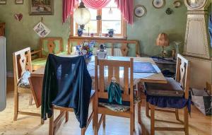 Χώρος καθιστικού στο 2 Bedroom Gorgeous Home In Valdemarsvik