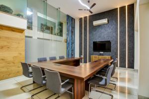 a conference room with a wooden table and chairs at Hotel Sukoon & Banquet Hall Near Bhopal Railway Station in Bhopal