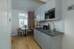 Kuchyň nebo kuchyňský kout v ubytování MAYA Apartments - Frogner + 31 fotografií