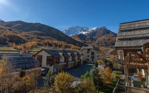 a town in the mountains with mountains in the background at Les Sept Étoiles in Le Monêtier-les-Bains