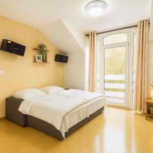 Ένα ή περισσότερα κρεβάτια σε δωμάτιο στο Dream House Prague East