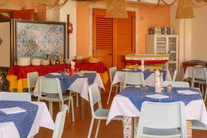 En restaurant eller et andet spisested på Hotiday Taormina Mazzeo