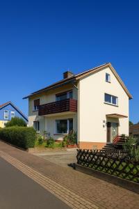 a white house on the side of a road at Ferienhaus Magnolie in Eschwege