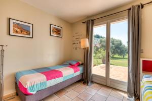 Ένα ή περισσότερα κρεβάτια σε δωμάτιο στο Yana +29 φωτογραφίες