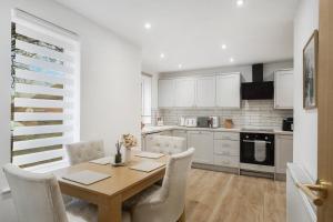 Kuchyň nebo kuchyňský kout v ubytování Milton Keynes 3BR,Spacious Home, Sleeps 5, Families Stays, Free Parking