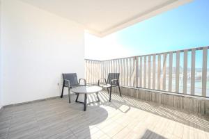 Φωτογραφία από το άλμπουμ του Luxury 5 Rooms Apartment with elevator σε Ashdod