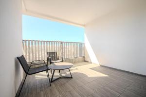 Φωτογραφία από το άλμπουμ του Luxury 5 Rooms Apartment with elevator σε Ashdod