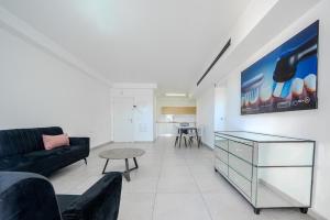 Φωτογραφία από το άλμπουμ του Luxury 5 Rooms Apartment with elevator σε Ashdod