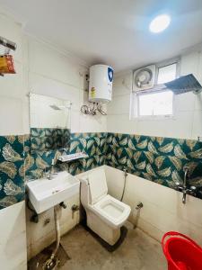 Et badeværelse på Hotel Jerry - Near Nizamuddin Railway Station