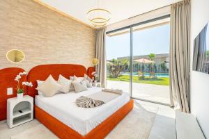 Postel nebo postele na pokoji v ubytování Spacious villa with jacuzzi and activities + 56 fotografií