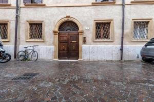 a door to a building with a bike parked in front at Giode X Veronetta in Verona