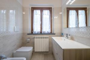 a bathroom with a toilet and a sink and a tub at Villa Nicola in Camaiore +12 photos