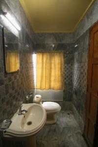 Afbeelding uit fotogalerij van JCT Exclusive 3 Bedroom Private Houseboat with All Meals in Alleppey