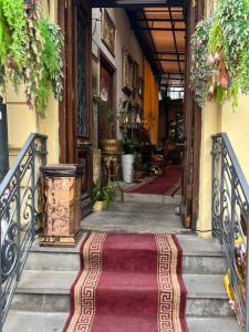 Η πρόσοψη ή η είσοδος του Metekhi Rise +29 φωτογραφίες